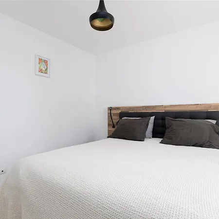 Estrelicia Direct Access Porches